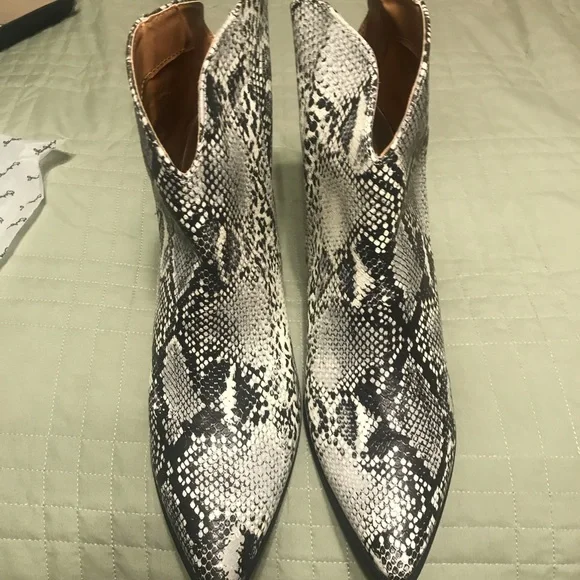 Snake skin boots - Picture 3 of 7